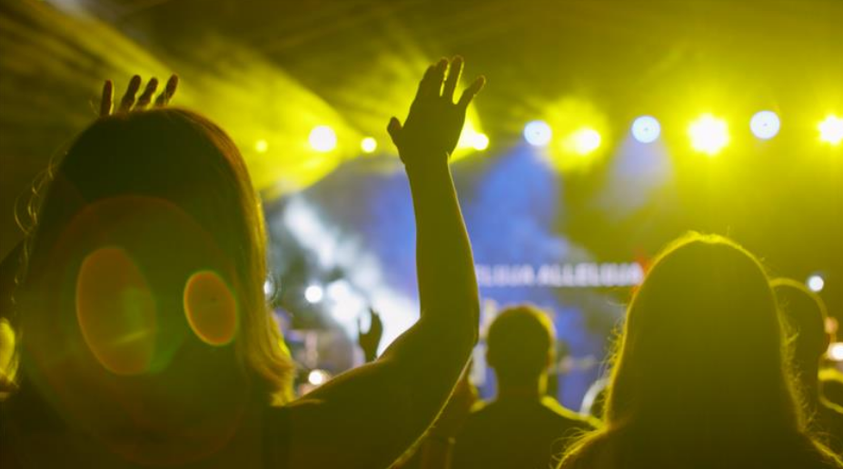 generacion-z-y-millennials-van-cada-vez-mas-a-la-iglesia,-segun-reciente-estudio
