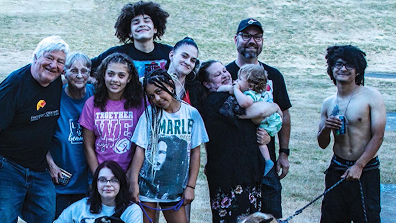 abuelo-se-graba-leyendo-la-biblia-para-sus-nietos