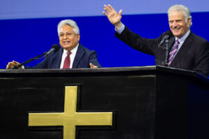 cientos-responden-al-llamado-de-cristo-en-ushuaia-durante-campana-evangelistica-con-franklin-graham