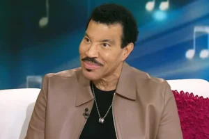 lionel-richie-reflexiona-sobre-su-fe:-“es-una-presencia-que-siempre-ha-estado-conmigo”