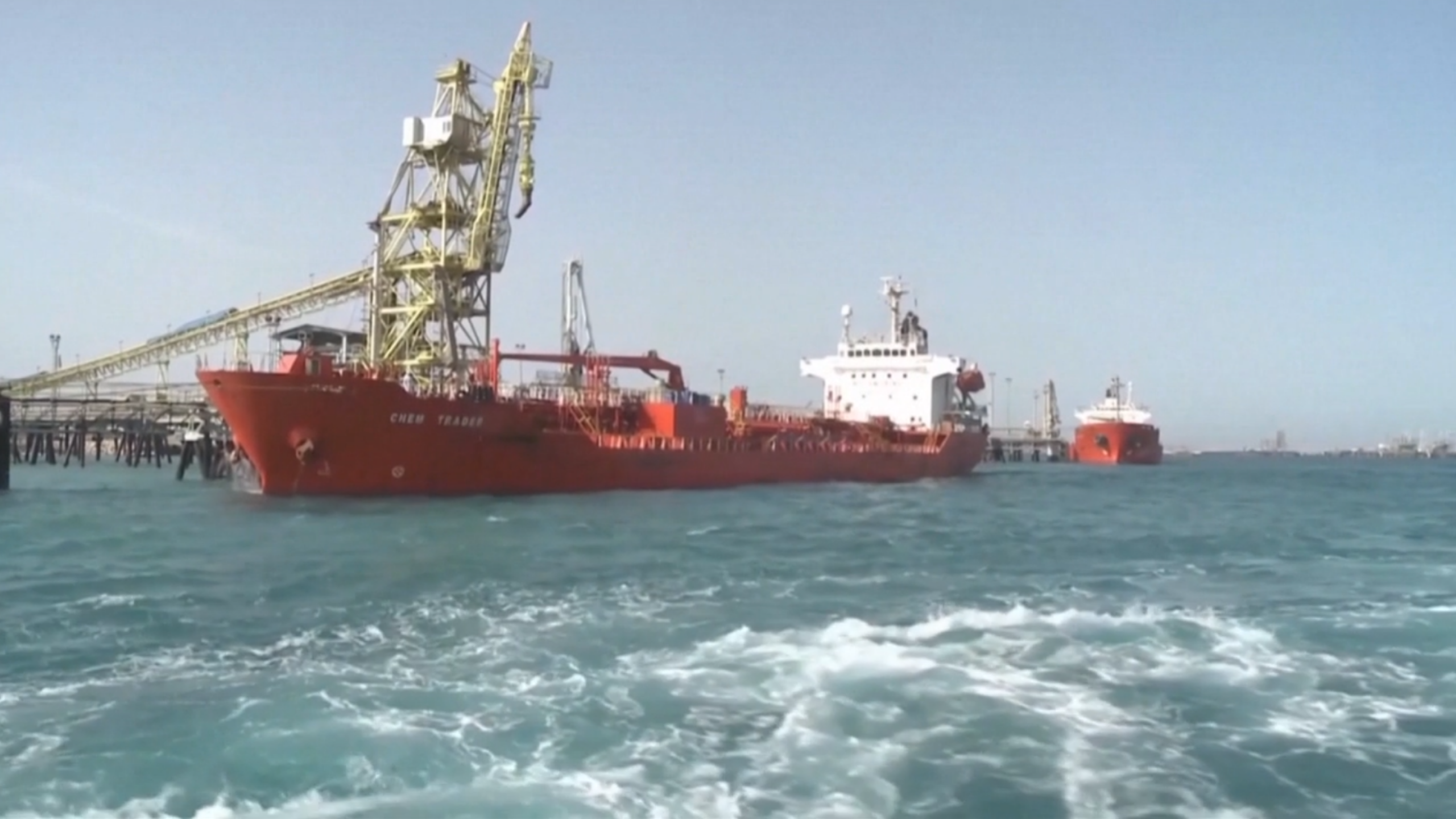 tension-en-aumento:-iran-vuelve-a-cerrar-el-estrecho-de-ormuz